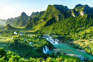 the best time to join cao bang tour